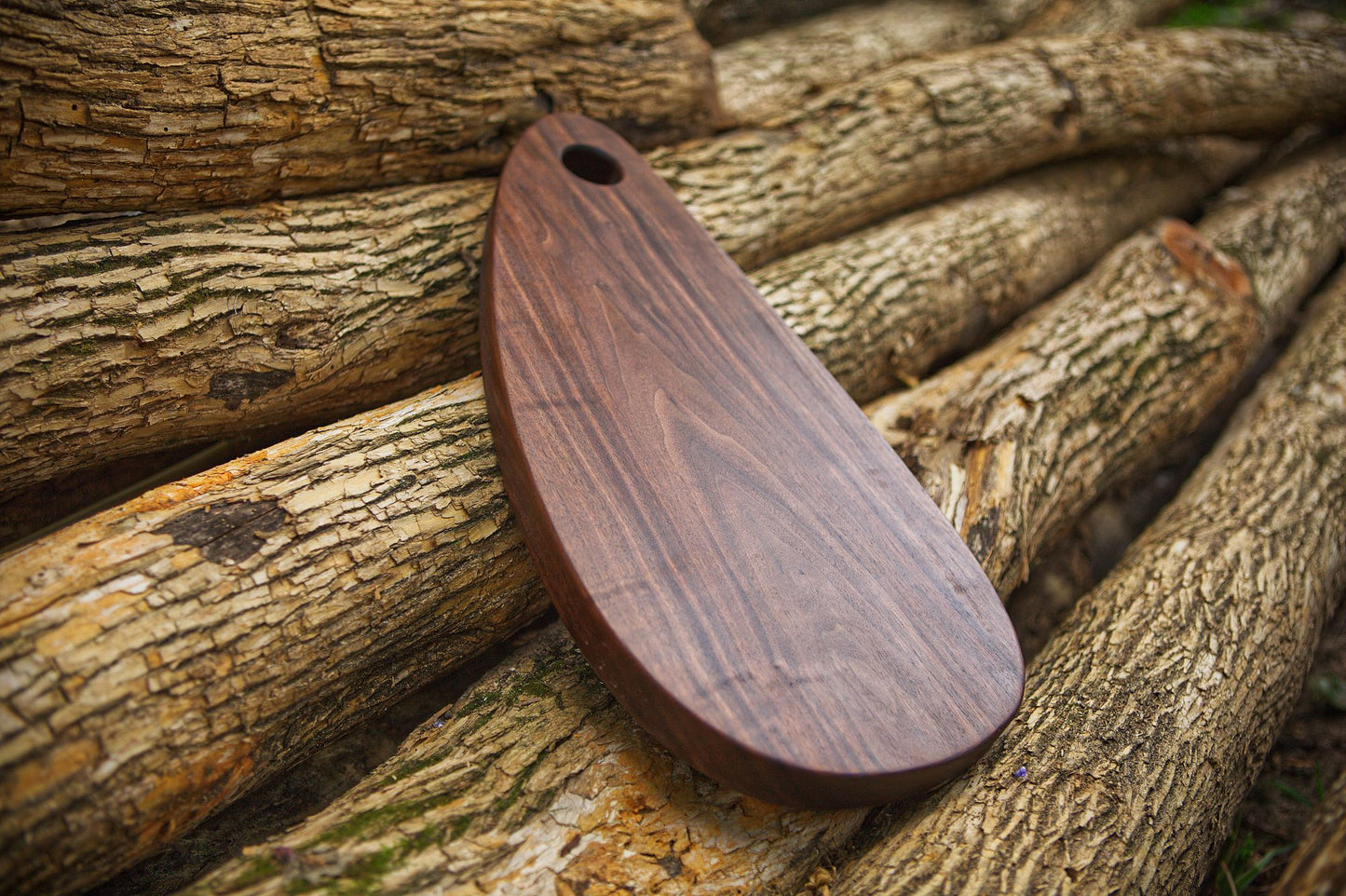 THE TEAR DROP: Premium Teardrop-Shaped Wooden Charcuterie Serving Board: Artisan Craftsmanship for Elegant Entertaining & Hosting