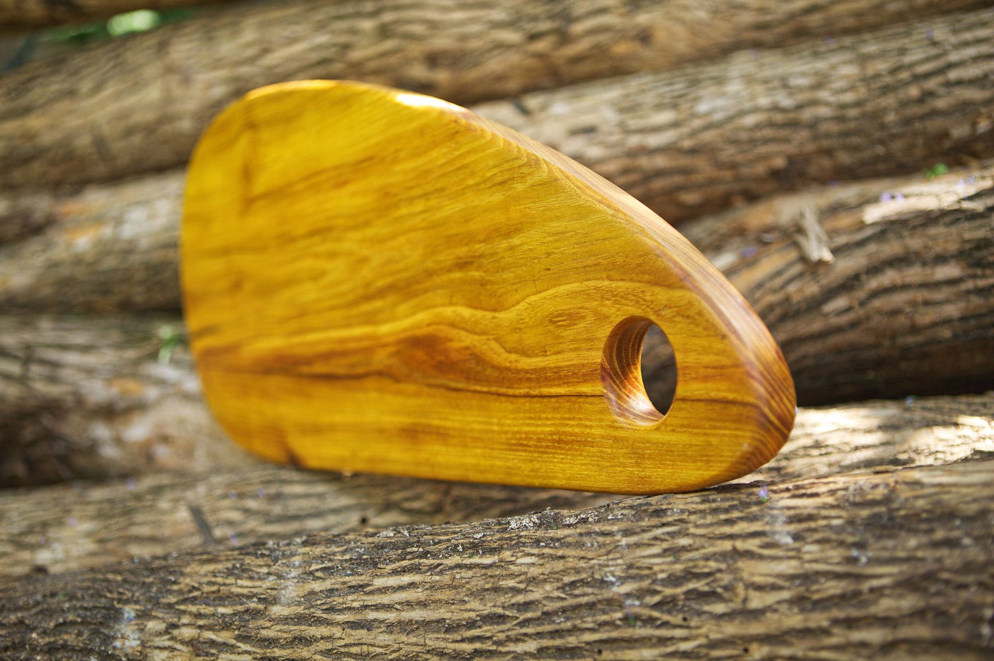 THE TEAR DROP: Premium Teardrop-Shaped Wooden Charcuterie Serving Board: Artisan Craftsmanship for Elegant Entertaining & Hosting