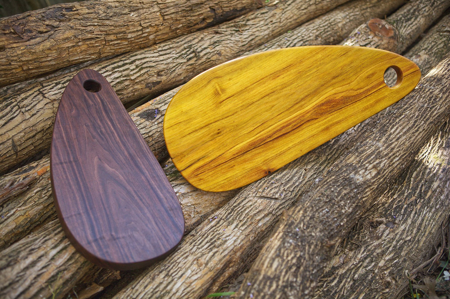 THE TEAR DROP: Premium Teardrop-Shaped Wooden Charcuterie Serving Board: Artisan Craftsmanship for Elegant Entertaining & Hosting