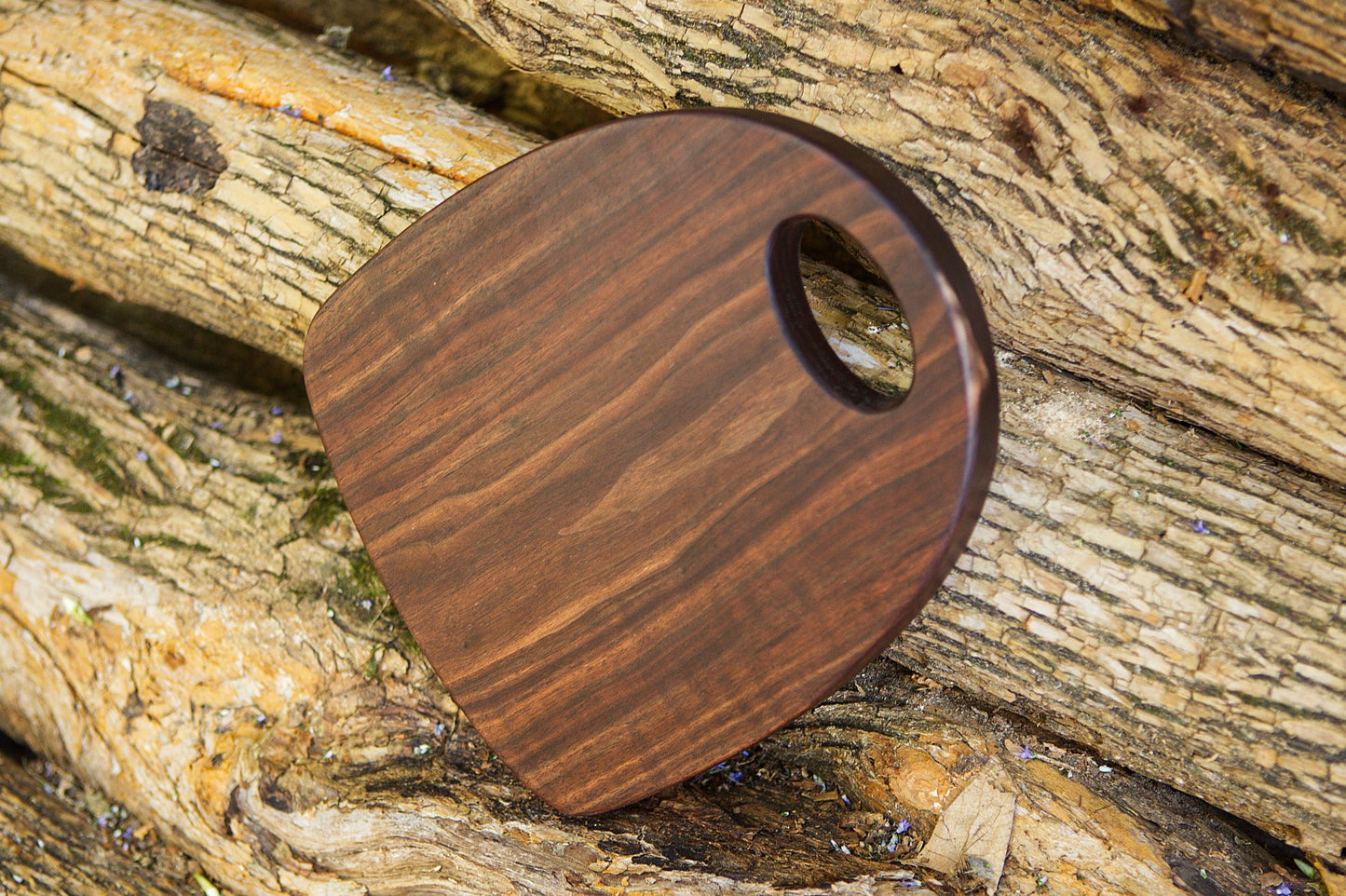 THE BELL: Elegant Circular Charcuterie Board, Artisanal Craftsmanship, Gourmet Cheese & Meat Serving Platter